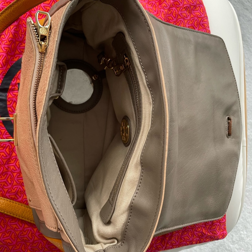 Tory Burch 797 Croc Embossed
Leather Bag